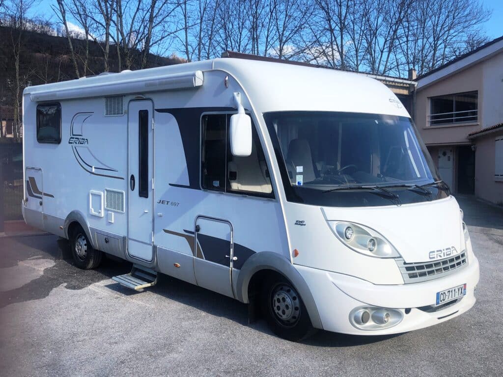 Camping car intégral Hymer modèle Eriba Jet 697 Fiat