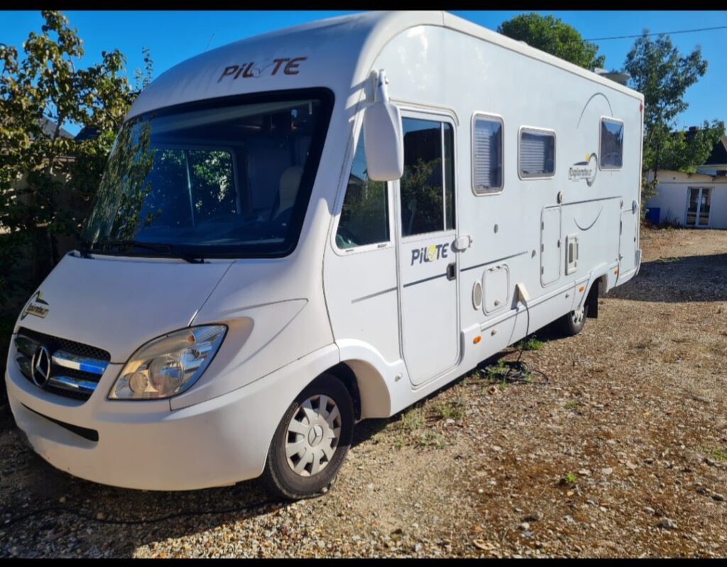 Camping car intégral Pilote MERCEDES pilote EXPLORATEUR 733FC Mercedes-Benz