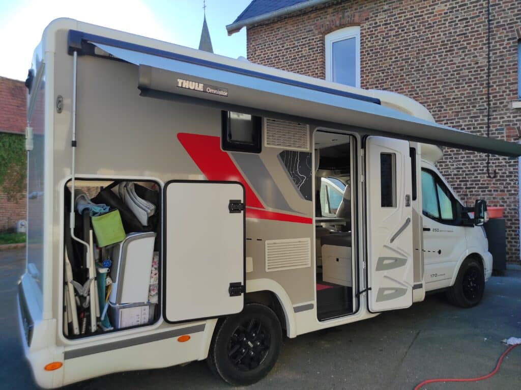 Camping car profilé Challenger 250 Ford