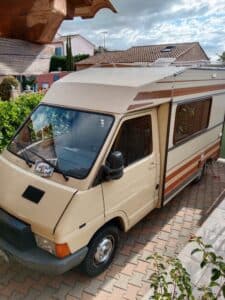 Camping car profilé Pilote R 300 Renault