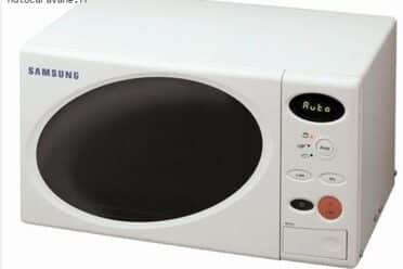 Micro-ondes Samsung blanc sur AutoCaravane.fr.