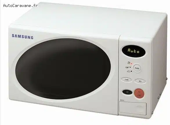 Micro-ondes Samsung blanc sur AutoCaravane.fr.