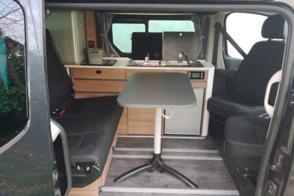 Inneneinrichtung aus Wohnmobil modern und elegant.