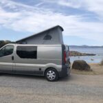 Fourgon aménagé en bord de mer