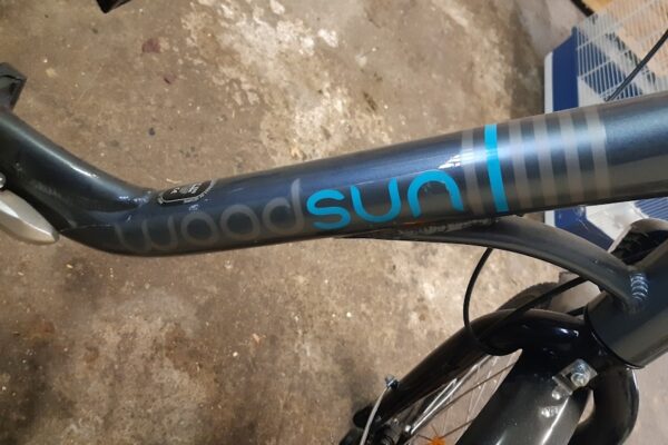 Primo piano del telaio della bicicletta Sunn.