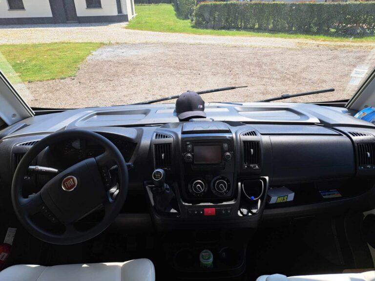 Intérieur cabine de véhicule utilitaire Fiat.
