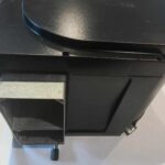Projecteur Epson noir ouvert, vue latérale.
