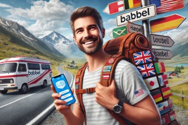 Homme souriant avec smartphone et sac à dos à patchs