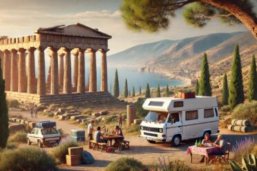 Pique-nique près d'un temple ancien, mer en arrière-plan