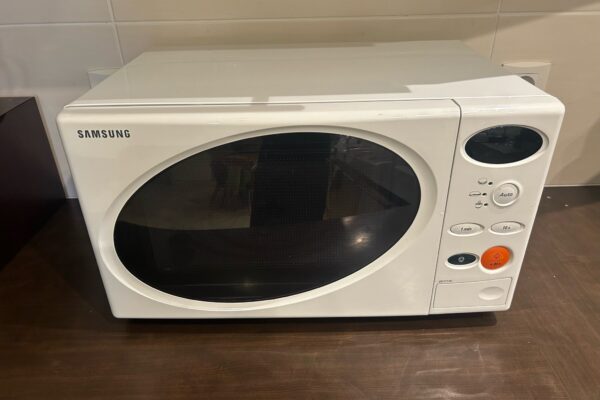 Forno a microonde da banco Samsung bianco