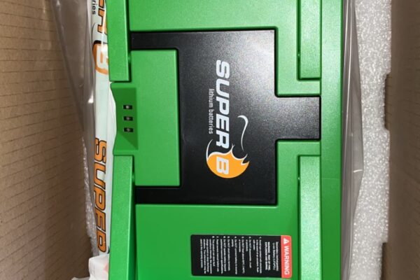 Batterie verte Super B dans un carton