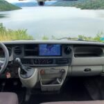Vue depuis le tableau de bord d'une camionnette