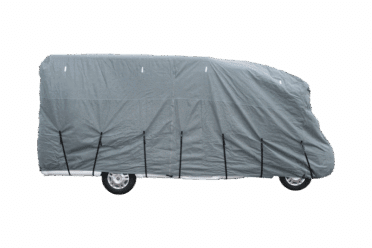 Caravane couverte d'une bâche grise isolée