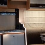 Intérieur moderne de camping-car avec mobilier élégant