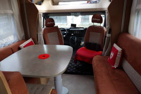 Intérieur confortable de camping-car moderne