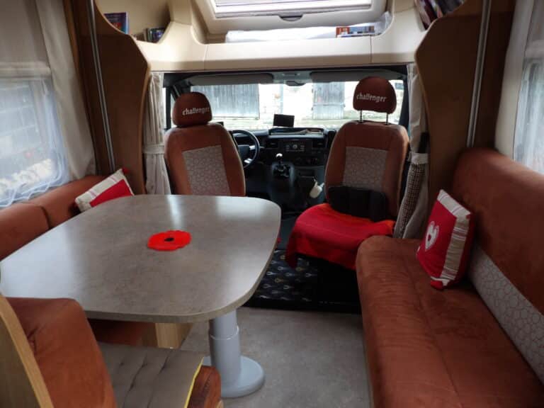Intérieur confortable de camping-car moderne