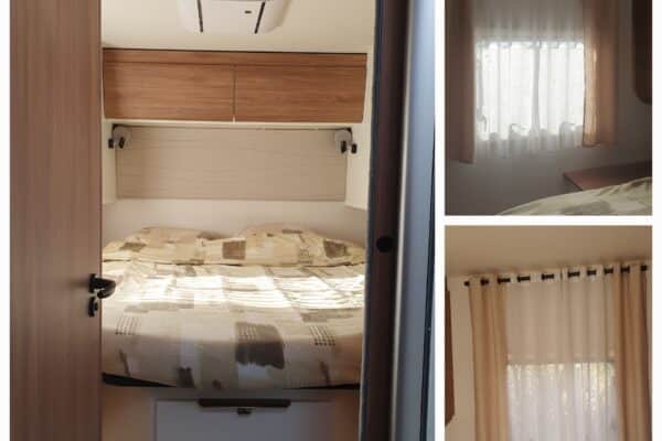 Intérieur moderne de caravane avec lit et fenêtres