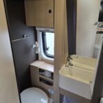 Intérieur compact de salle de bain de camping-car