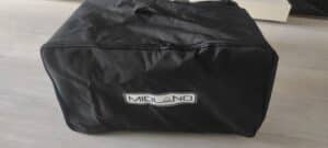 Sac noir Midland sur sol intérieur
