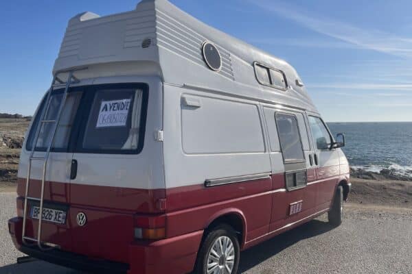 Wohnmobil Volkswagen rot zum Verkauf, Strandpromenade