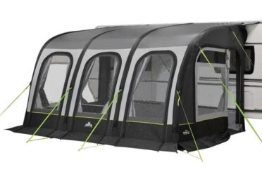 Auvent moderne attaché à une caravane