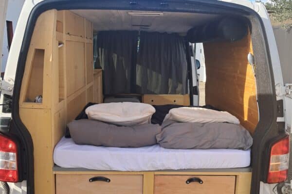 Aménagement intérieur d'un fourgon pour camper