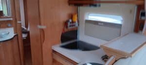 Intérieur d'une cuisine de camping-car moderne