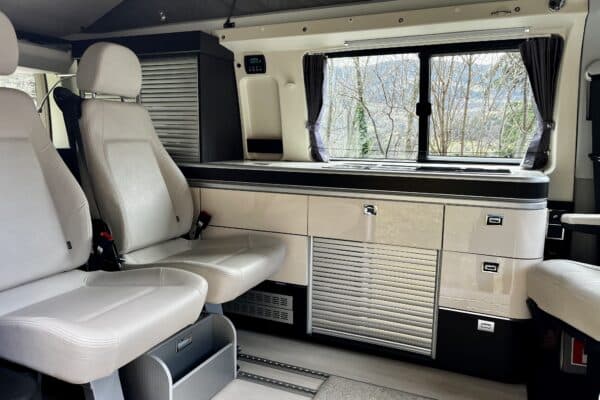 21B8BD30-246B-44CE-ADF3-49F23AA233D8_1_201_a