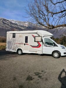 Camping-car profilé 260 challenger gaphite édition Ford