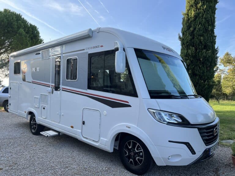 Camping-car intégral Pilote G740 FGJ Evidence Fiat