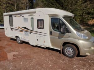 Camping-car profilé Fleurette Majister Fiat