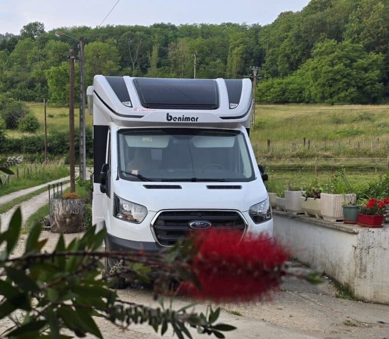 Camping-car profilé Benimar Tessoro Ford