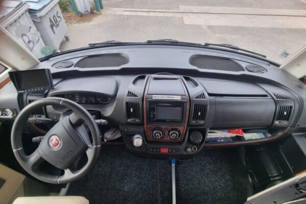 Tableau de bord d’un camping-car Fiat