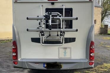 Retro di un Camper Adria con Portabici