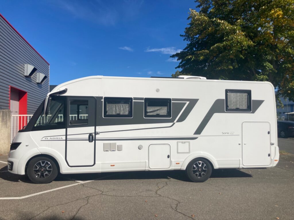 Camping-car intégral Adria Sonic 700 DL Plus Fiat