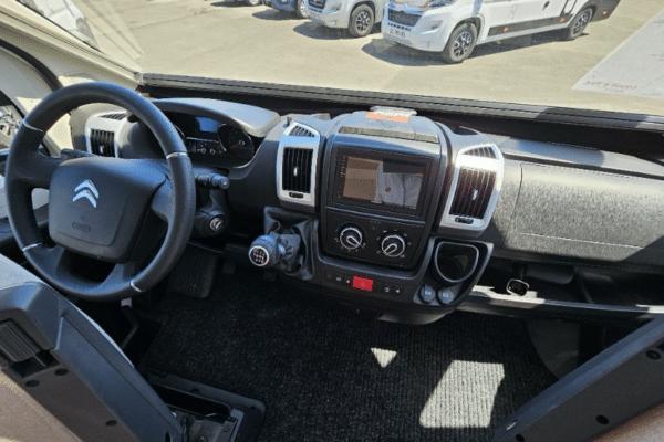 Tableau de bord d’un camping-car Citroën