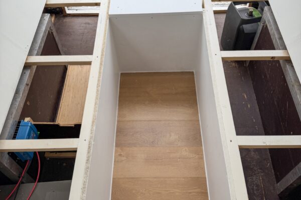 Aménagement intérieur en bois d’un véhicule utilitaire