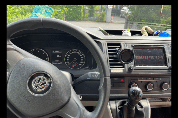 Intérieur Volkswagen avec volant et tableau de bord