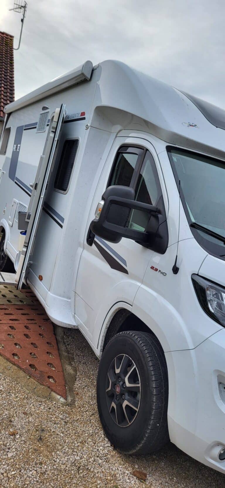 Camping-car profilé Pilote Essentiel p746 Fiat
