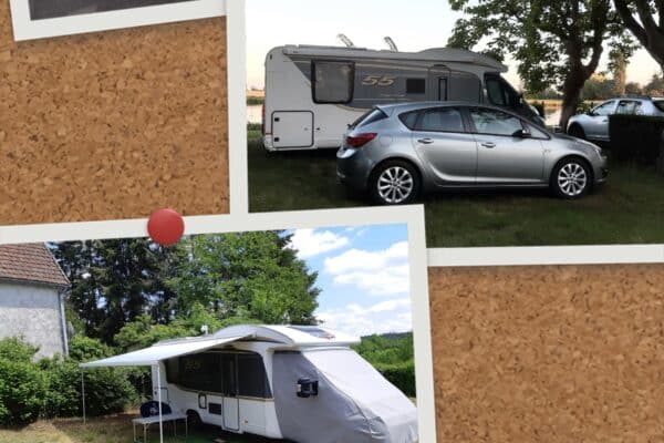 Camping-car avec panneaux solaires et auvent