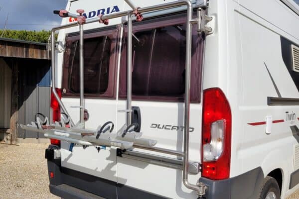 Arrière camping-car Adria Twin avec porte-vélos