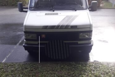Camper bianco Eriba vista frontale