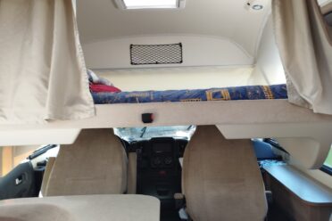 Interni Camper con Letto mansarda in cabina