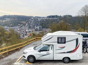 Camping-car capucine Lada Granta