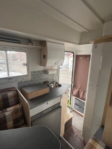 Camping-car capucine Lada Granta