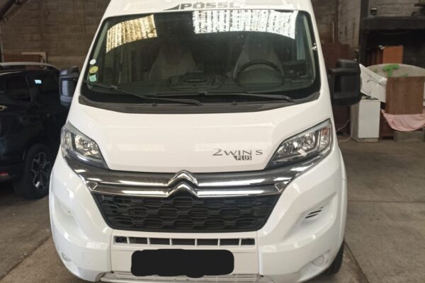 Camping-car blanc Pössl 2Win S Plus vue avant