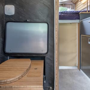 Salle de bain compacte dans van aménagé