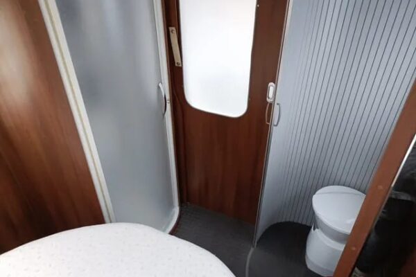 Petite salle de bain de camping-car