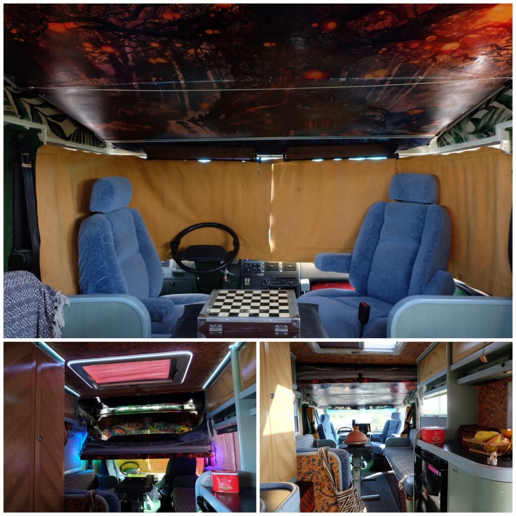 Intérieur aménagé d’un van avec table d’échecs