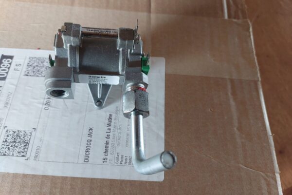 Détendeur de gaz Dometic avec raccord coudé